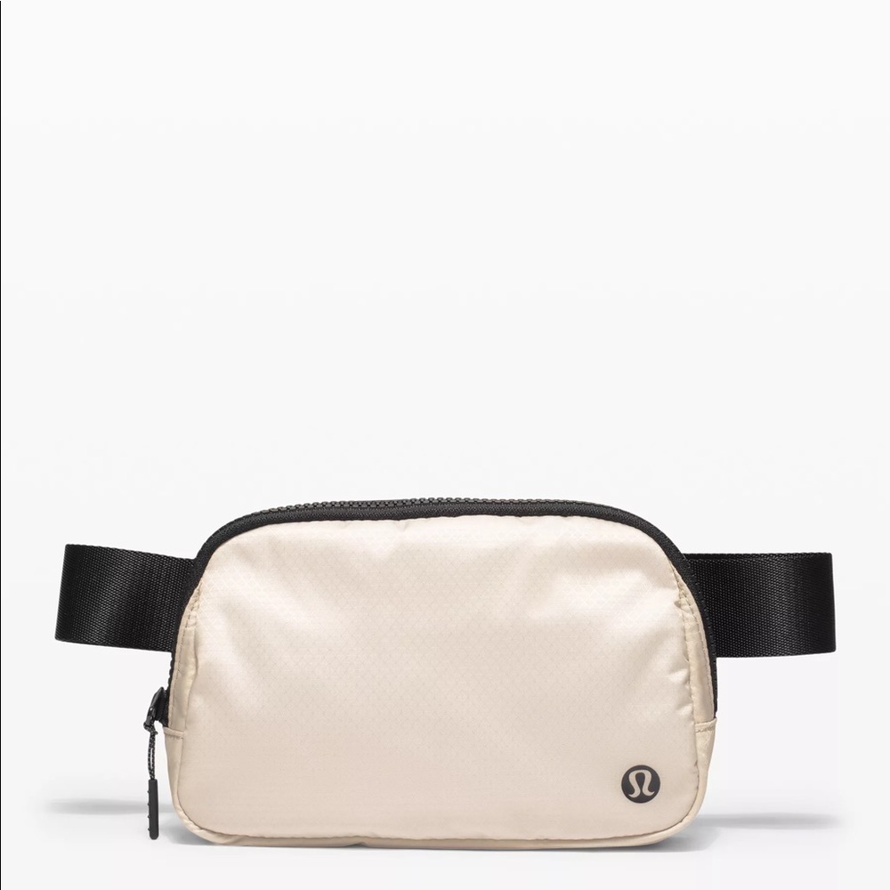 Lululemon belt bag!